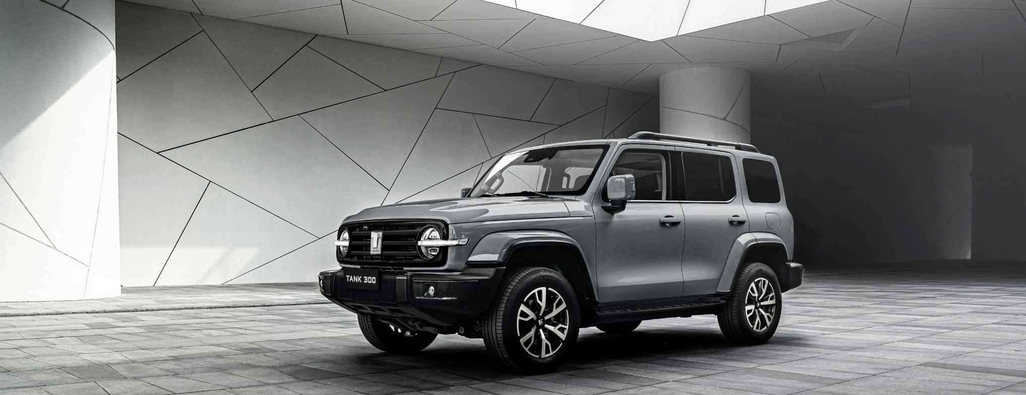 Эволюция комфорта и стиля: обновленный внедорожник TANK 300